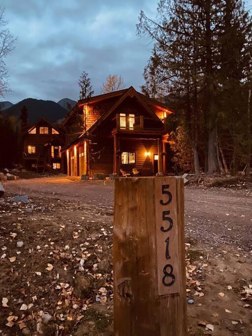 Ski-In Chalet: Private Hot Tub, Bonus Bunk House Fernie Buitenkant foto